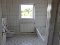 Bad m. Wanne/ Dusche/ WC